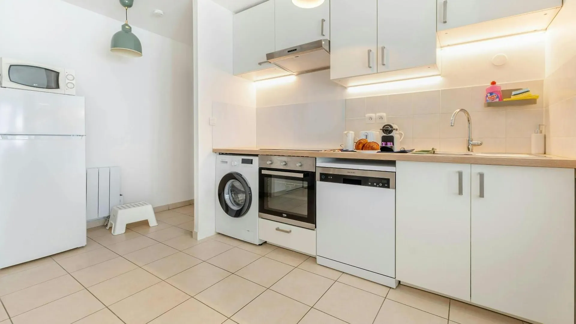 T2 Confort Lyonnais Metro Republique Garage Ferme Villeurbanne Apartment