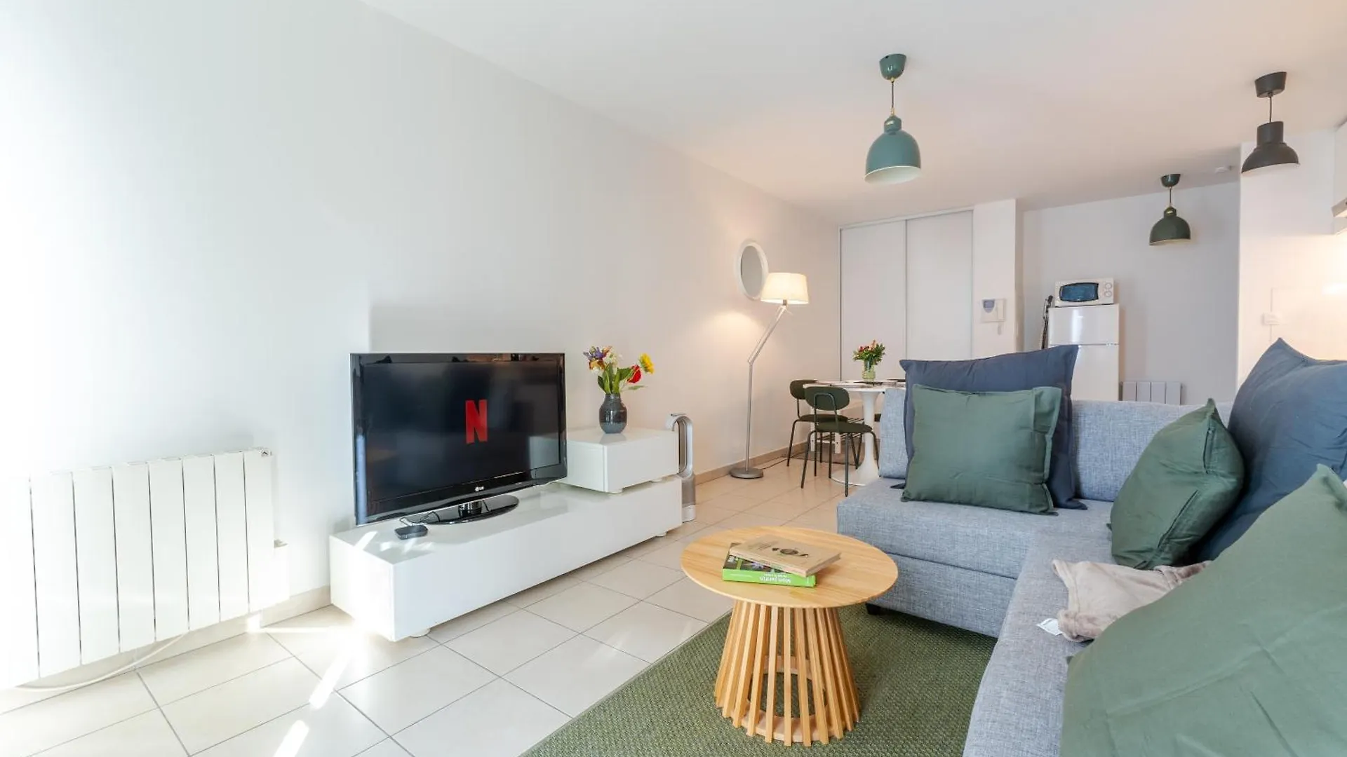 T2 Confort Lyonnais Metro Republique Garage Ferme Villeurbanne 0*,  France
